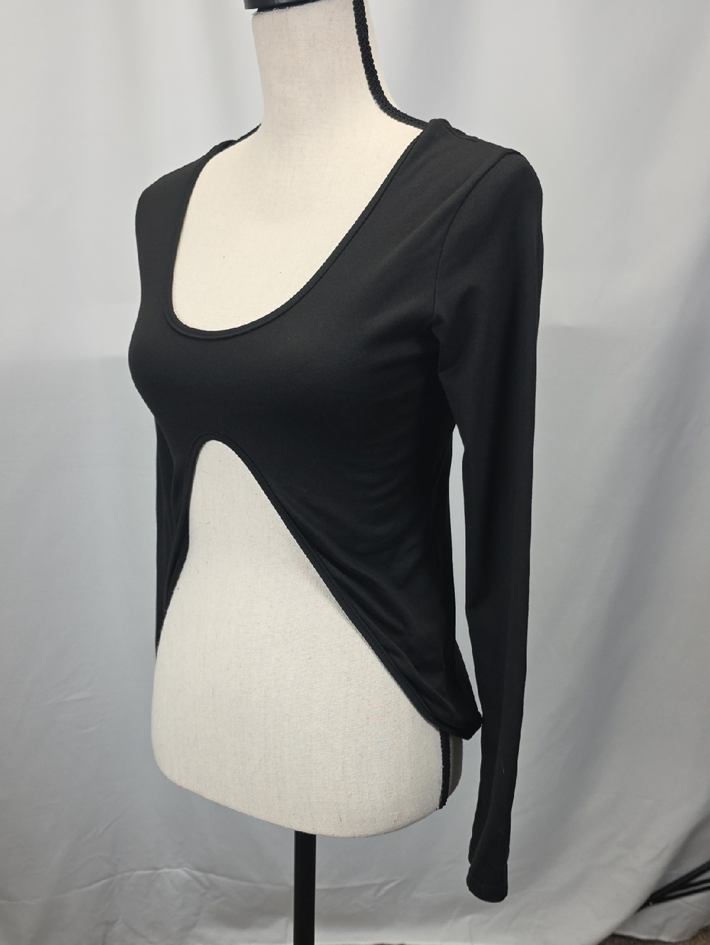 SHEIN Black Long-Sleeve Cutout Front Top Size Small